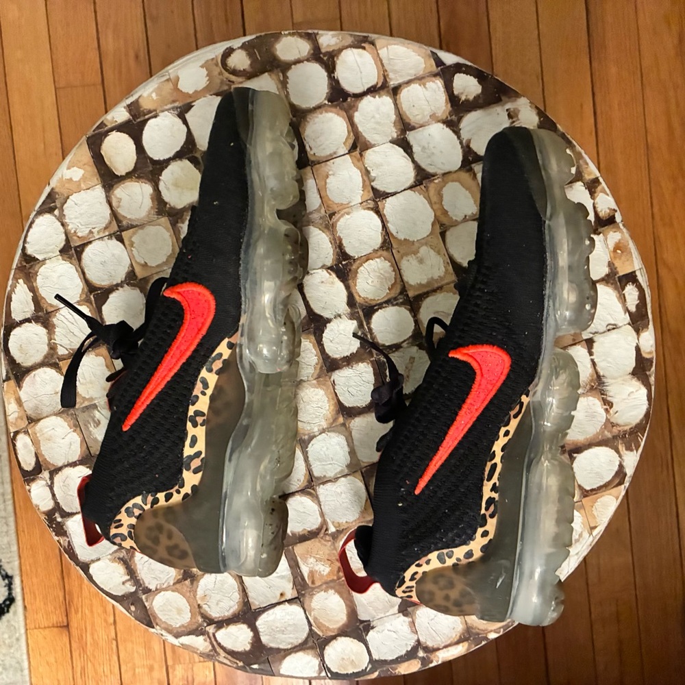 Nike Vapormax rare Black and Red Sneakers with Leopard Print - Picture 8 of 9